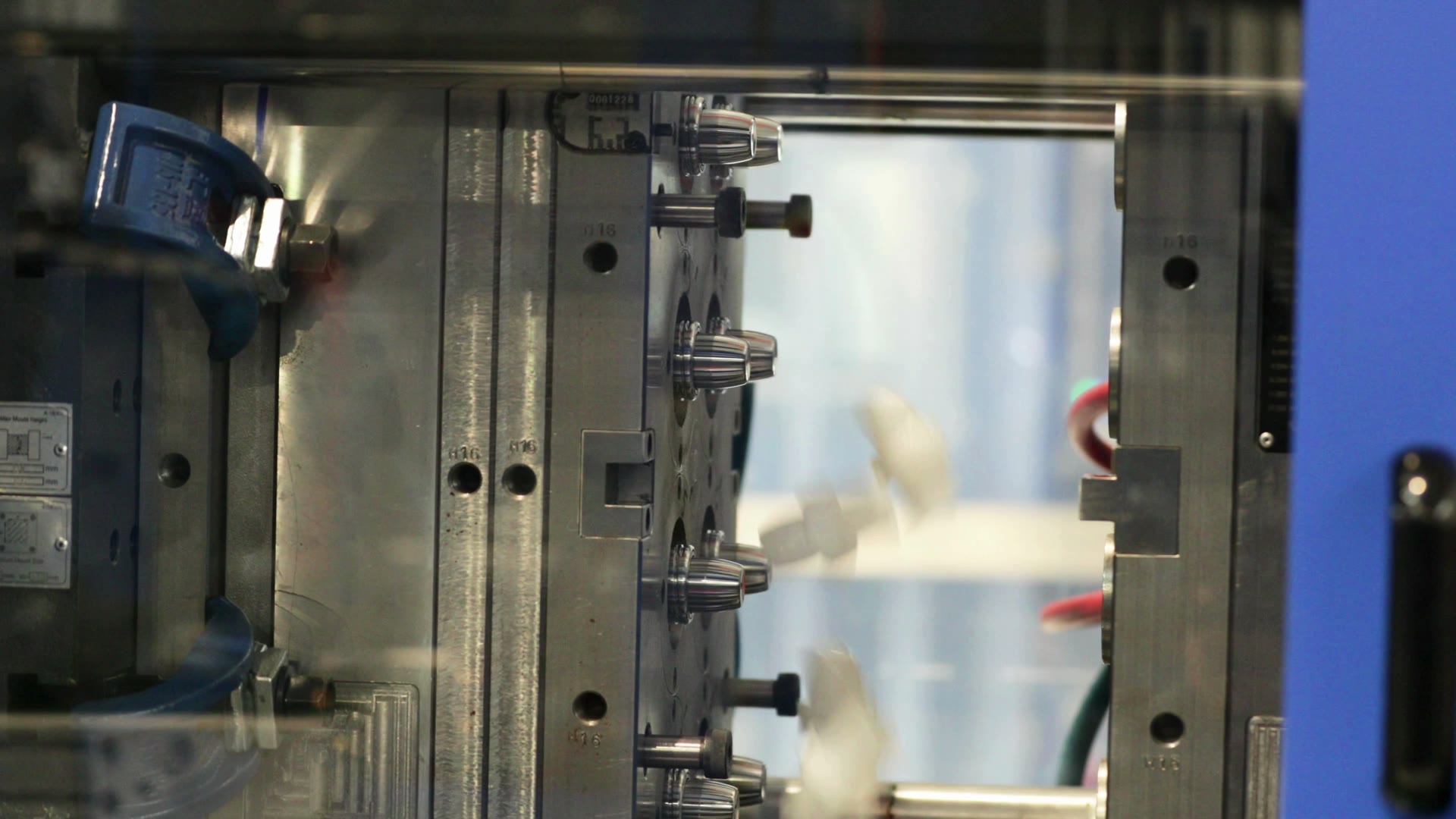 Injection mold open between cycles, parts ejecting inside a Glide press